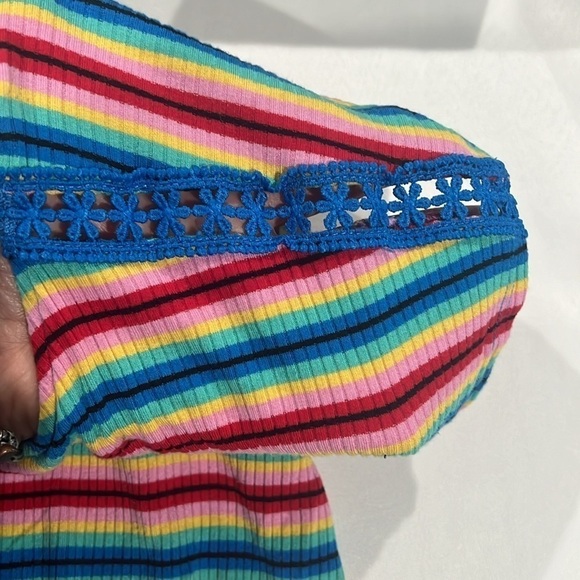 Ally B girls top with lace on shoulders, front tie and criss cross back. Size M - Picture 4 of 6